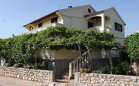 Apartments With A Parking Space Sali, Dugi Otok - 8136